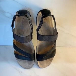 Easy Spirit Messa sandals 9M